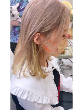 コハク(COHAKU) ミルクティー　ベージュ　インナーカラーイエロー