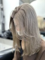 ルーヴェ(LOWE)&nbsp;【なつみ】明るめパールベージュモテハイトーン