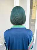 エメラルドグリーン
