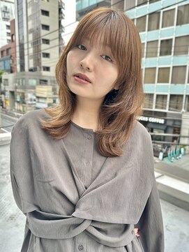 オグジュアリー 表参道(aux.) ミディアムレイヤー×ブラウンベージュ