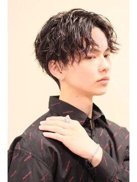 リップス 心斎橋(LIPPS) ツーブロック前下がり波打ちツイストスパイラルセンターパート