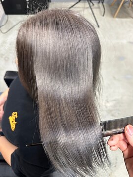 ジゼル 中津大分(GiseL) グレージュカラー ハイトーンブリーチカラー髪質改善