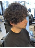 スパイキーショートブルーブラックフェザーパーマサーフカール
