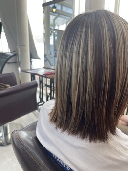 レゴリスヘアークリエイティブブランド(Regolith hair creative brand)の写真/白髪染めをもっと自由に。iNOAカラーの艶とハイライトの立体感で、伸びても気にならない理想の髪色へ。