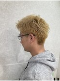 金髪×スパイキーショート