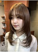 ミディアムレイヤー海外風レイヤーハッシュカットベージュカラー