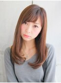 ストレートヘアーのナチュラルスタイル