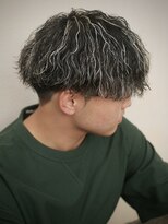 スウェルホワイト(SWELL WHITE)&nbsp;ホワイトメッシュ×波巻きスパイラルパーマ　香椎メンズ美容室