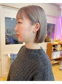 ピタッとフィットするボブと優しいベージュ