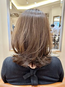 ビュートリアム265(BEAUTRIUM 265) ミディアムレイヤー/レイヤーカット/銀座/くびれヘア/ベージュ