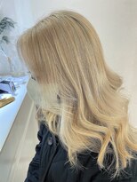 イリ 梅田(ili) ブロンドグレージュ