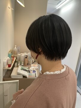 イラ(Era) ショートヘア/暗髪