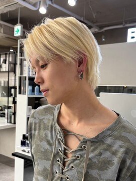 ベレーザ 渋谷(BELEZA) 13919ホワイトブロンドフェザーショート刈り上げセンターパート