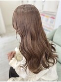 オリーブベージュ　透明感