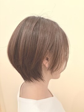 アンドザビューティ(AND THE BEAUTY) 丸みショートボブ