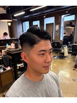 ワンワンオー バーバーショップ 博多店(@110 BARBER SHOP) サイドパートローフェードミドルフェード無造作ヘアナードヘア