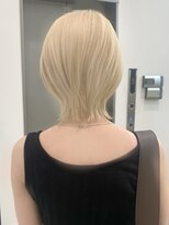 ダブルトーキョー シブヤ(W-TOKYO SHIBUYA)&nbsp;ショートウルフカットハイトーンホワイトカラーレイヤーカット