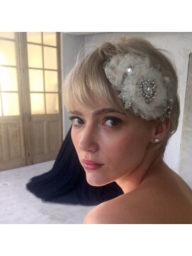 ビビト(bibito) bibito プラチナホワイト☆ベリーショート