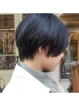 マウロア(MAULOA) レザーで切るハンサムショート