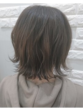 アンベリール(ambellir) 切りっぱなしボブ×グレージュ