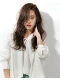 揺れるニュアンスロングヘア