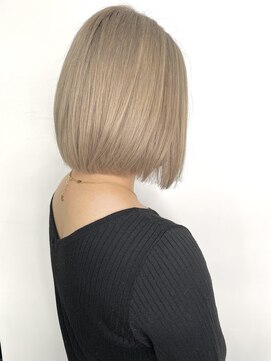 アルマバイロサ(ALMA by ROSA) ハイトーンブロンドボブ/担当rui