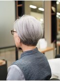 グレイヘアにおすすめツヤ感重視のショートボブ