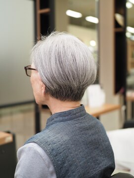 倶楽部ヘアーズ 醍醐本店(HAIR'S) グレイヘアくびれショート/京都/醍醐/ミセス/マダム/50代/60代