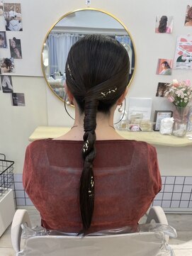 ヘアメイクアンドセットサロン リッコ(Hair make&set salon Ricco) タイトポニー