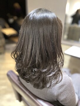 ダンディゾン ブルー 神楽坂(Dans Dix ans bleu) 【Dans Dix ans】愛され小顔に見せるヘアスタイルは…顔回り勝負