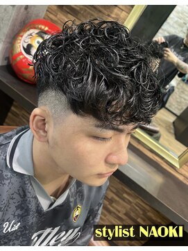 ムア(MUA) スペインカール メンズパーマ フェードカット