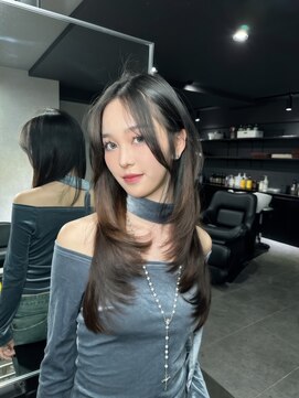 ザ シェノン ウメダ(THE CHAINON UMEDA) ワンホンレイヤー/ミルクティーブロンド/ダークブルー/心斎橋