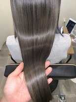 アールサロン アオヤマ(Rr SALON AOYAMA) 透け感プラチナミネコラアッシュ