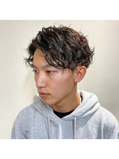 メンズイケメンスパイラルパーマかき上げヘアトランクスヘア短髪