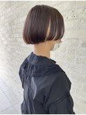 ぱっつんボブにイヤリングカラーでチラ見せオシャレ