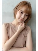 ハイライトマロンベージュ×前下がりミディアムボブ