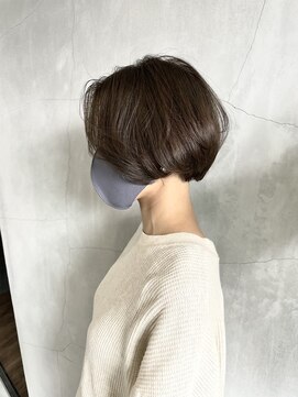 ティティ(TiTi) うる艶髪横顔美人ショートボブ[TiTi_栗林れい]