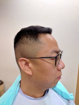 ヴェルデ シンバシ(VERDE SHINBASHI) バーバースタイルフェード 七三パート ビジネス ベリーショート