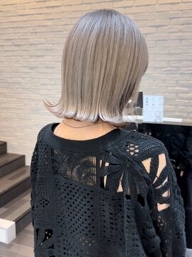 シーエスメイドバイシャチュー 京都店(CS made by SHACHU) ホワイトベージュ×外はねボブ