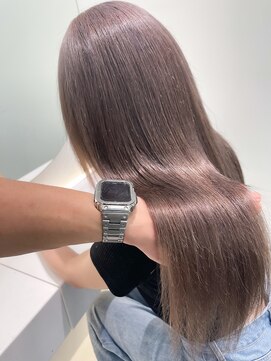 アールプラス 新宿(ar+) スモークベージュカラー