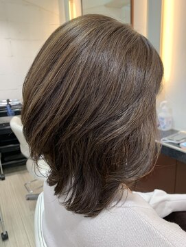 ロカヒ(Lokahi) ミディアムレイヤー×パーマ