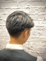 グレイスフルバーバー 赤坂見附店 自然に仕上げるナチュラルツーブロックパートスタイル