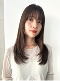 レイヤーカット　オリーブベージュ　ストレートヘア　フルバング