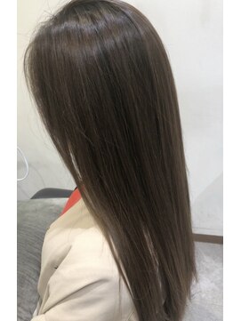 アミュレ(Amule) ブリーチなしの透けグレージュ