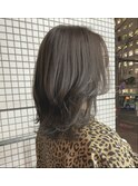 「脱白髪染め」透ける透明感とレイヤーカット