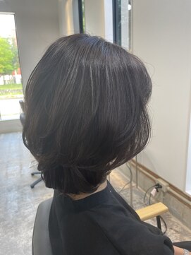 ビーヒアナウ 野々市市役所前店(BE HERE NOW N゜04) ふんわりレイヤーボブ