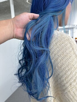 イロウ 山口どうもん店(IROW) ブルー　インナーカラー　水色　レイヤーカット　ブリーチカラー