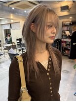 ナループロア ルームー(Nalu pu loa ROOMOO)&nbsp;ハッシュカット/レイヤーカット/シルバーベージュ