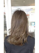 マリーインターナショナル 浦添店(MARIE INTERNATIONAL)&nbsp;ロングレイヤーベージュマットハイライトブリーチ