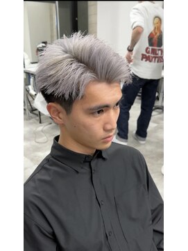 イーラ(era) ホワイトカラーリバースアップバング短髪ショート